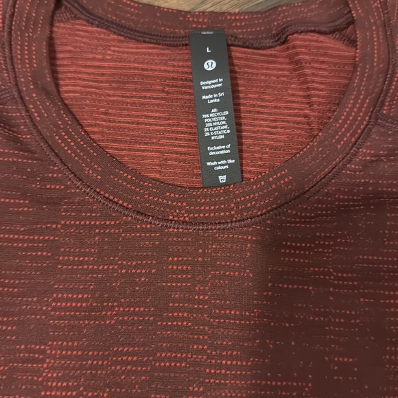 Lululemon Metal Vent Tech Tee 2.0 - NWT - Picture 4 of 5